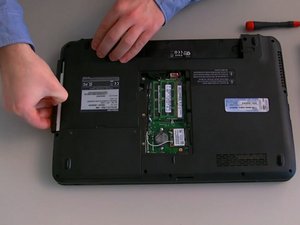 Langkah 3 — Langkah 3: Lepaskan Optical Drive