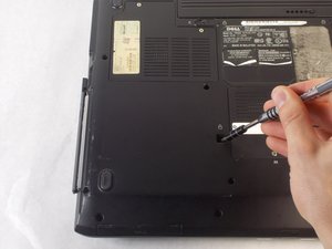Langkah 2 — Lepaskan Penjepit Optical Drive