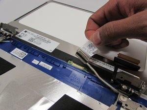 Langkah 6 — Lepaskan Kabel Layar dan Ganti Layar