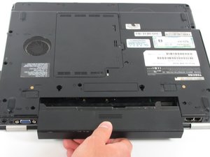 Langkah 3 — Lepaskan DVD Drive Lama