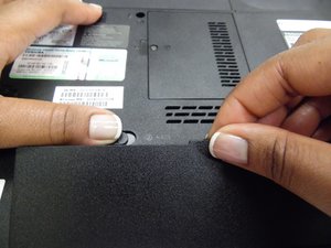 Langkah 2 — Lepaskan Baterai