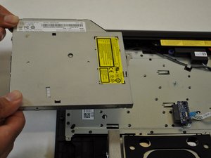 Langkah 3 — Cabut dan Ganti Optical Drive