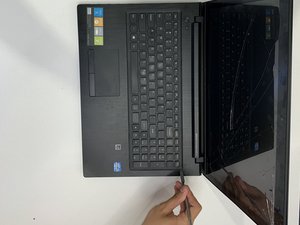 Langkah 2 — Lepaskan Keyboard dari Laptop