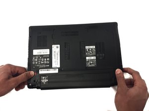 Langkah 2 — Menghilangkan Penutup Motherboard