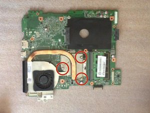 Langkah 7 — Keluarkan Sistem Heat Sink