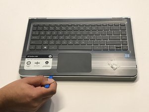 Langkah 4 — Membuka Layar Laptop