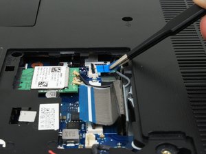 Langkah 7 — Melepaskan Kabel Trackpad