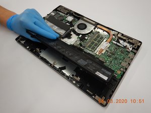 Langkah 3 — Mengganti Hard Drive