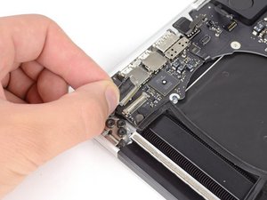 Langkah 9 — Mengangkat Kabel Data Layar