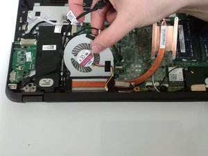 Langkah 11 — Mengangkat Heatsink dan Kipas