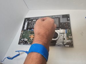 Langkah 4 — Gunakan Anti-Static Wrist Strap