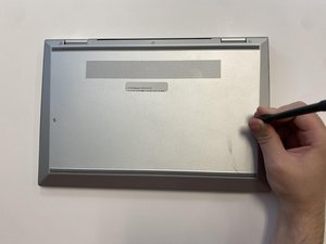 Langkah 1 — Lepaskan Plat Belakang