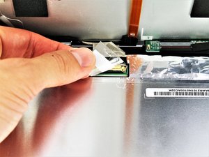 Langkah 3 — Lepaskan Kabel dan Penjepit di Sisi Kiri