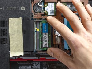 Langkah 4 — Memasang Modul RAM Baru