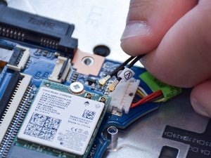 Langkah 4 — Lepaskan Kabel WiFi