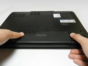 Langkah 2 — Lepaskan Baterai dengan Menggunakan Switch