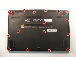 Langkah 1 — Mengeluarkan Screws di Bagian Bawah Laptop