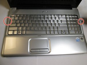Langkah 2 — Lepaskan Kerangka Keyboard