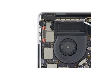 Langkah 7 — Menghilangkan Sekrup Thunderbolt Port