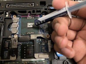 Langkah 5 — Mengaplikasikan Thermal Paste Baru
