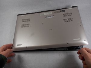Langkah 2 — Membuka casing belakang