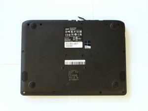 Langkah 1 — Matikan Laptop dan Buka Bagian Belakang