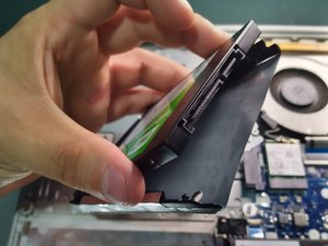 Langkah 5 — Pasang Hard Drive Baru