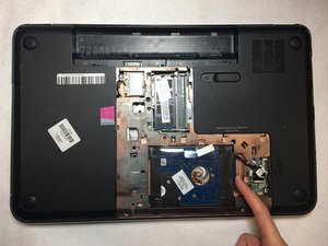 Langkah 3 — Lepaskan Hard Drive