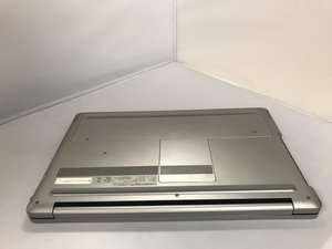 Langkah 2 — Buka Tutup Bawah Laptop