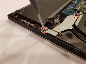 Langkah 3 — Lepaskan Screws dan Kabel Layar