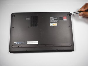 Langkah 1 — Menghilangkan Penutup Belakang Laptop
