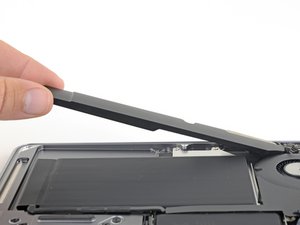 Langkah 4 — Lepaskan Kabel USB-C dan Sound Board