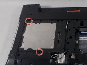 Langkah 5 — Lepaskan Keyboard dan Trackpad