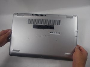 Langkah 1 — Matikan Laptop dan Siapkan Alat