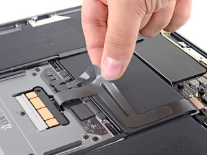 Langkah 4 — Lepaskan Kabel Trackpad dari Baterai
