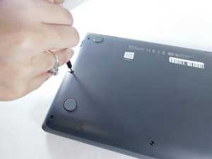 Langkah 1 — Menghilangkan Screws di Bagian Keyboard