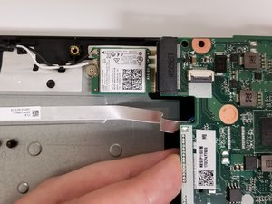 Langkah 6 — Mengangkat Motherboard
