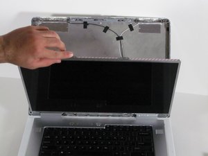 Langkah 4 — Memisahkan Layar dari Casing Belakang