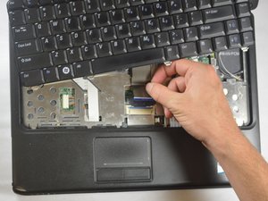 Langkah 7 — Lepaskan Penutup Hinge