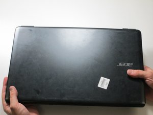 Langkah 5 — Buka Panel Laptop dan Buka Komponen Internal