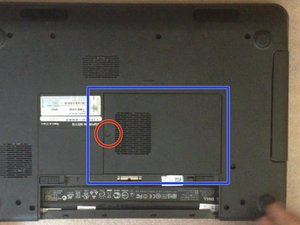 Langkah 2 — Buka Keyboard dan RAM