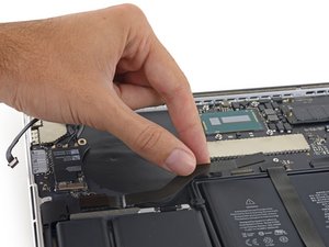 Langkah 6 — Mengangkat Kabel I/O Board