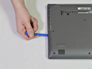 Langkah 4 — Pecahkan Panel Belakang dan Buka Ruang Internal