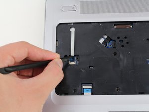 Langkah 6 — Lepaskan Kabel Top Case