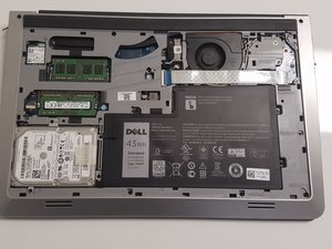 Langkah 2 — Buka Casing Laptop