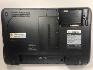 Langkah 1 — Membuka Panel Hard Drive