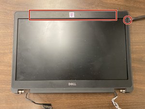 Langkah 4 — Mengangkat Bezel Layar