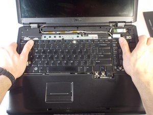 Langkah 4 — Lepaskan Keyboard