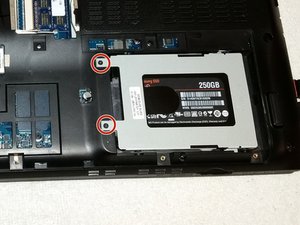 Langkah 4 — Lepaskan Hard Drive Lama dan Pasang yang Baru