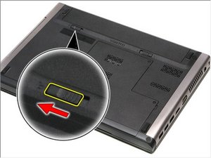 Langkah 2 — Menghapus Sekrup Penjepit Hard Drive